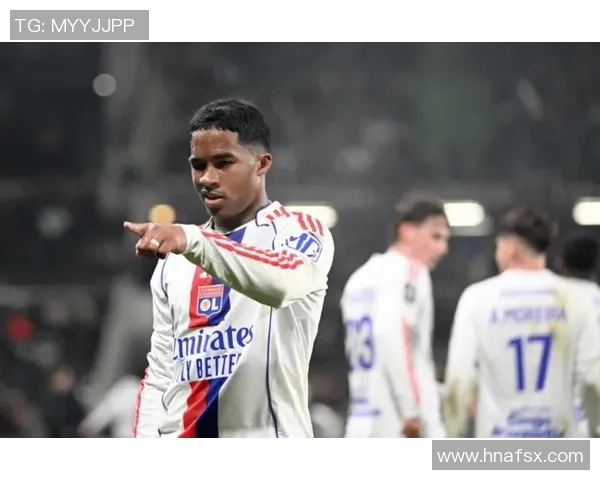 欧联杯精彩对决里昂主场3-0战胜AC米兰引发争议判罚引爆全场气氛